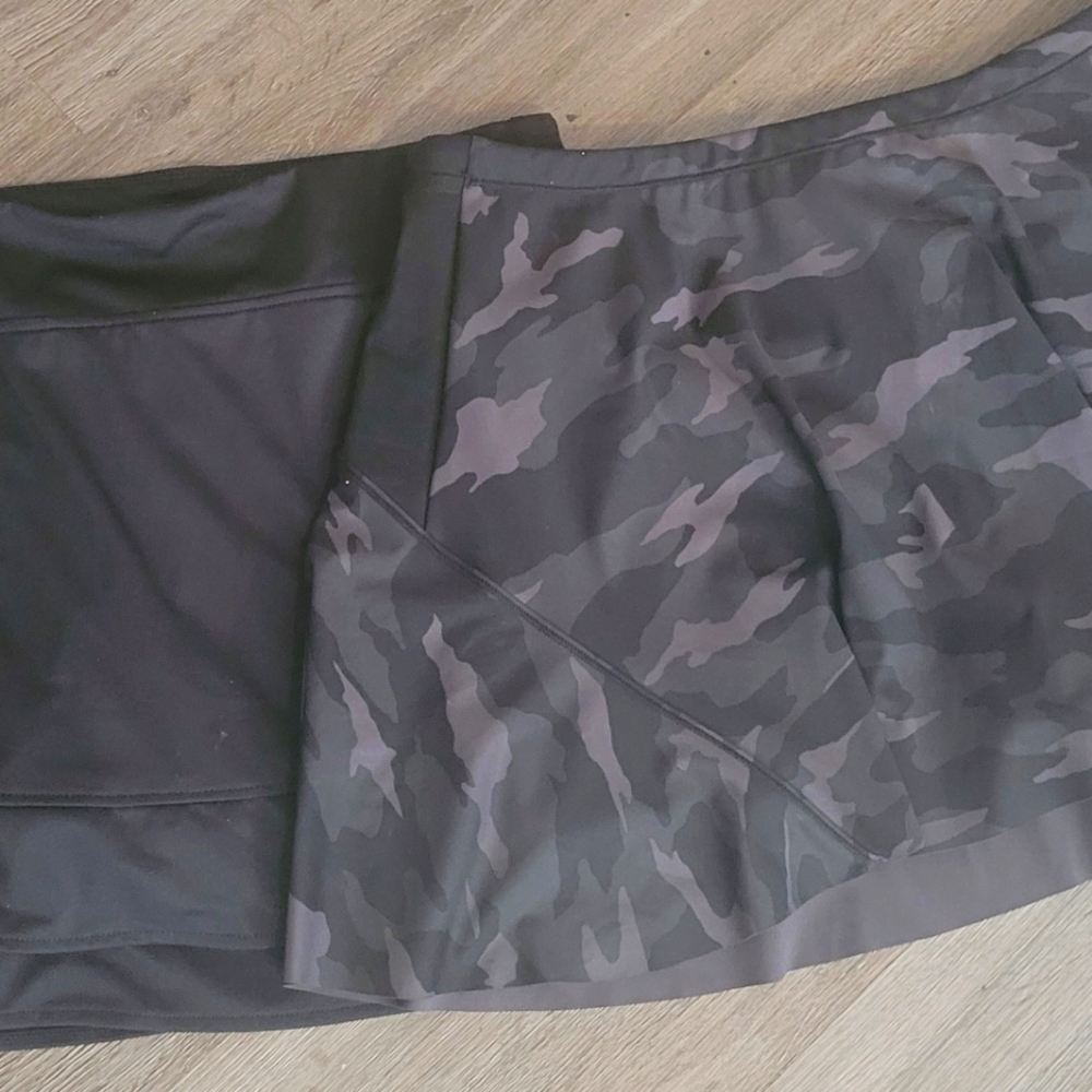 2 SKORTS